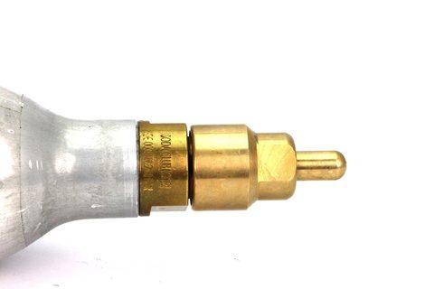 Hambleton Bard-verstuiver aangesloten op SodaStream-cilinder